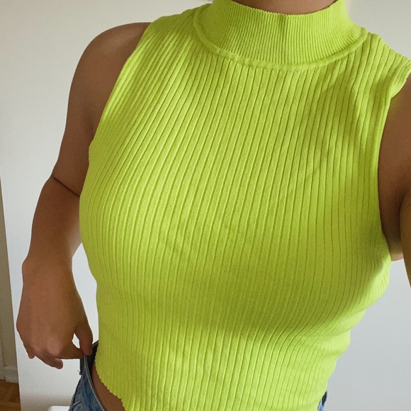 Green Turtle Neck Crop Top - Picture 3 of 3